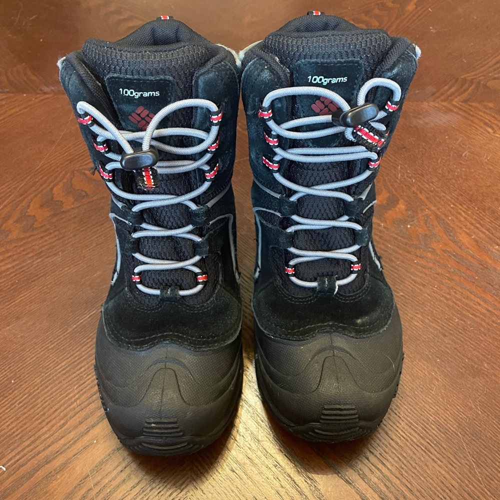 Columbia Kid’s waterproof 100 Grams boots size 3